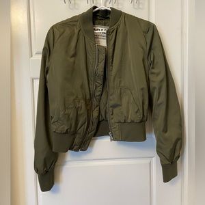 DARK GREEN BOMBER JACKET SIZE SMALL